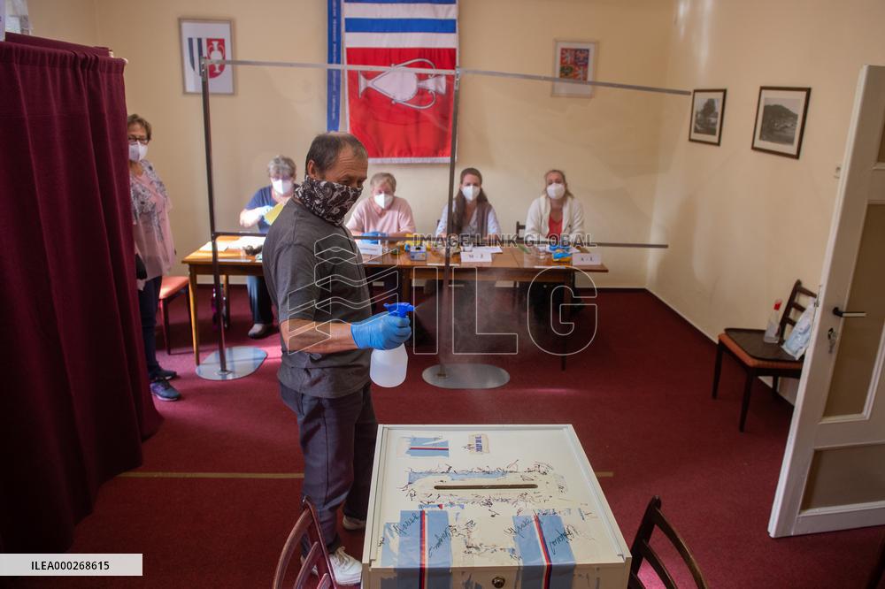 Czech regional elections and the first round of the election to one-third of the Senate, disinfection