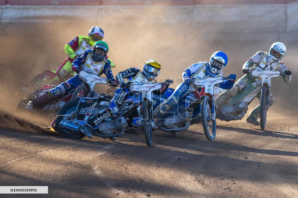 Vaclav Milik, Jan Kvech, Jason Doyle, Brady Kurtz, Rune Holta