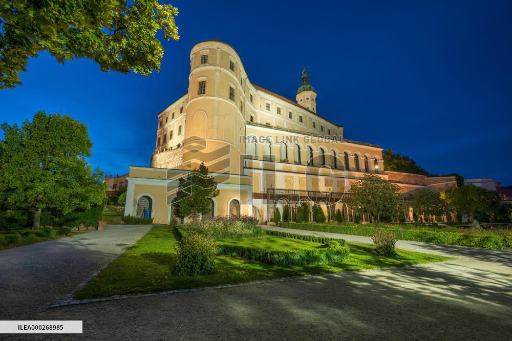 Mikulov, Mikulov Castle, tourists