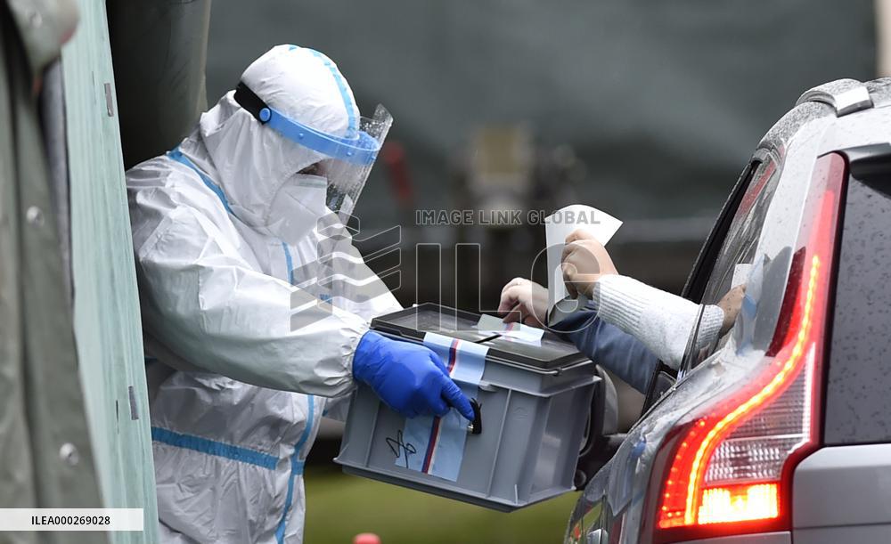 drive-in point, polling place, Senate elections, second round, election commission in protective clothing, suit, ballot box