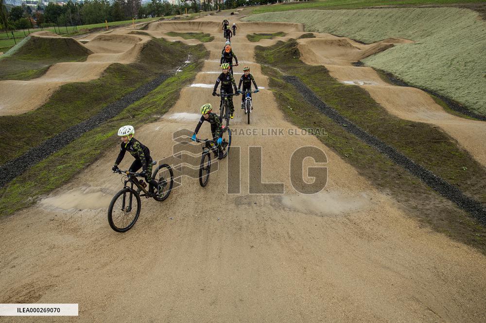 pump track circuit for cyclists, cyclist