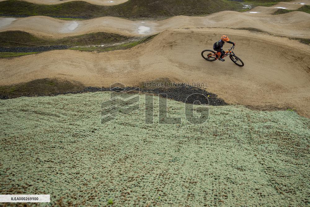 pump track circuit for cyclists, cyclist