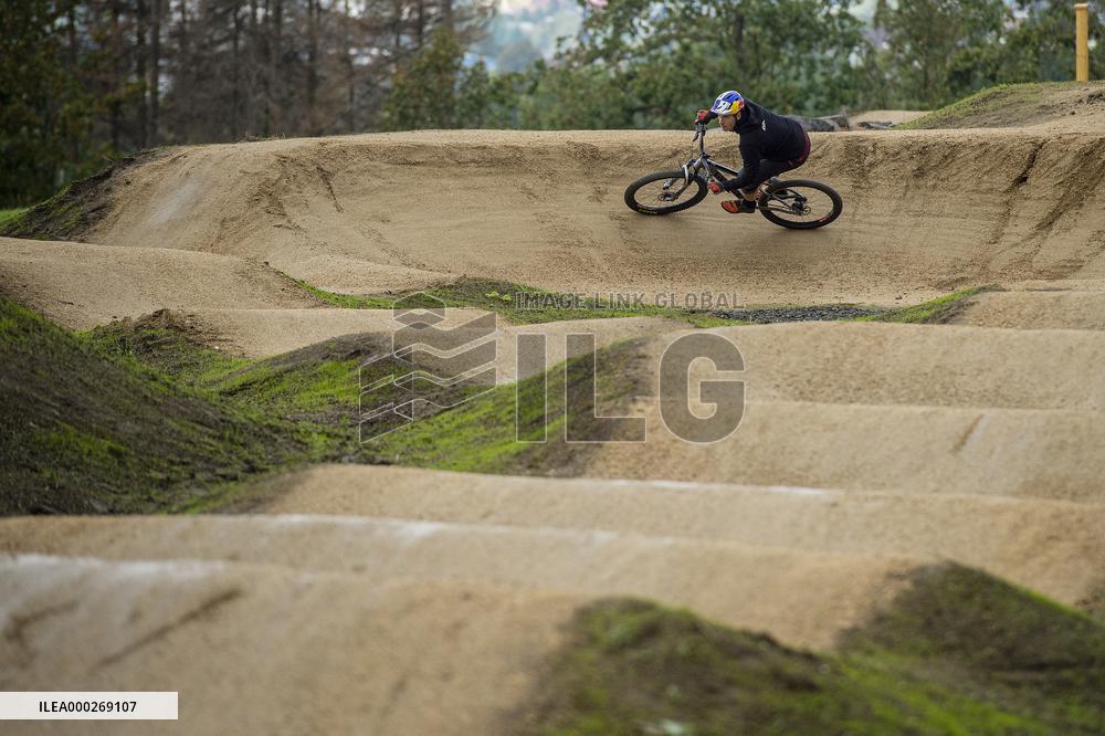 pump track circuit for cyclists, cyclist