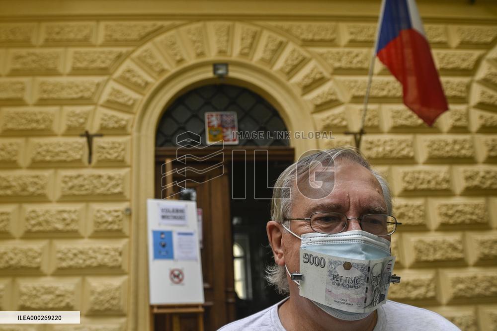 Polling place, Senate elections, second round, election commission, voter, people, bank notes, face mask