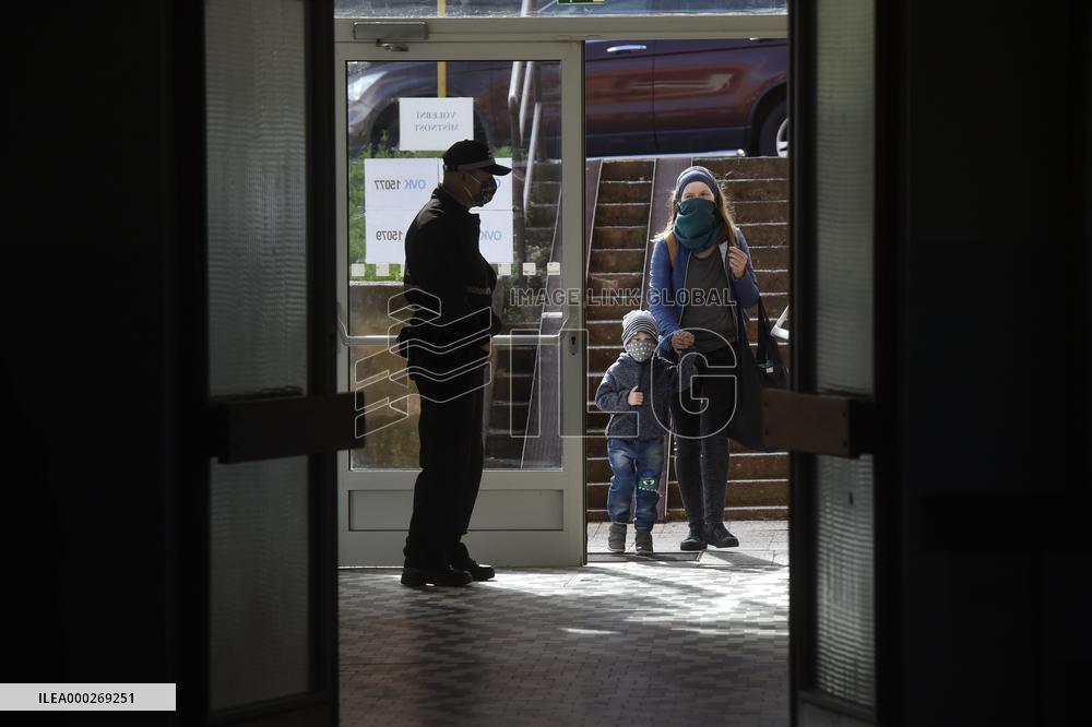 Polling place, Senate elections, second round, election commission, voter, people, mother, child, policemen
