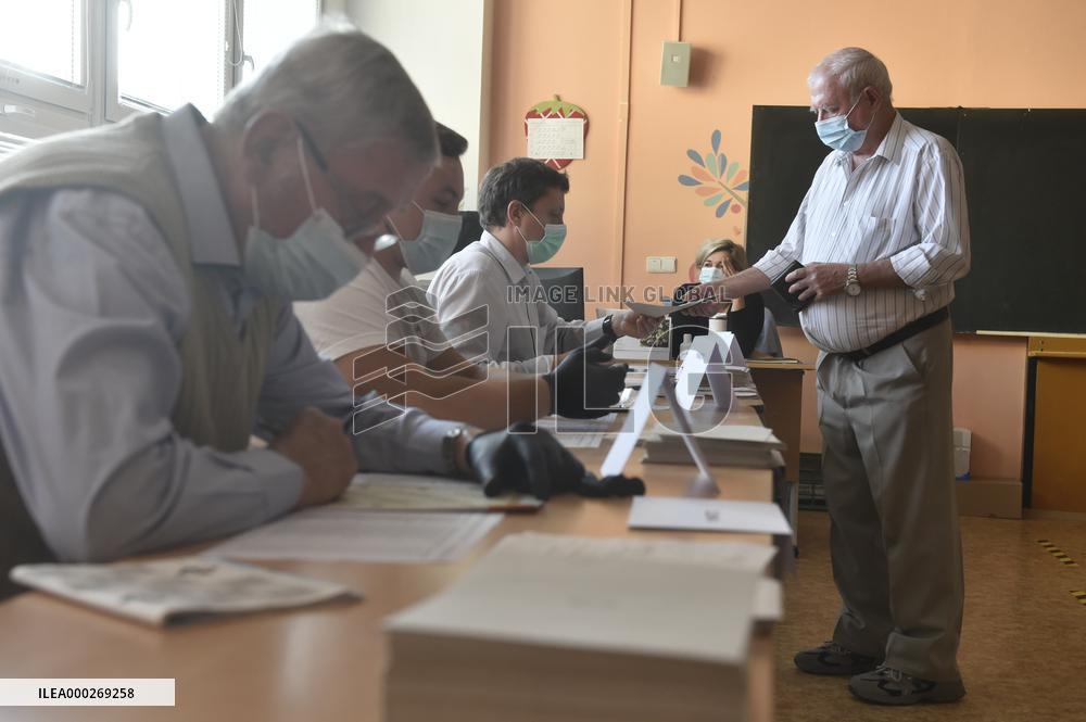 Polling place, Senate elections, second round, election commission, voter, people, ballot box