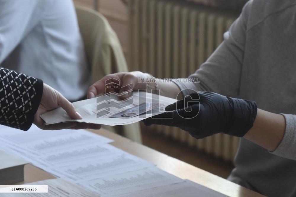 Polling place, Senate elections, second round, election commission, voter, people, ballot box