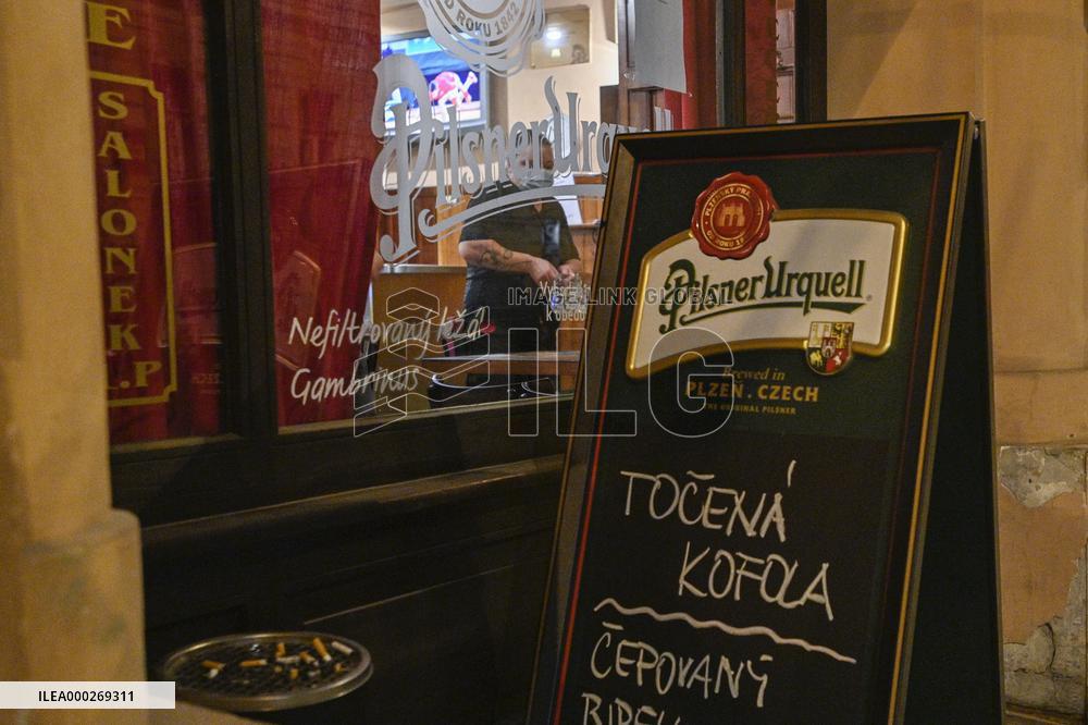 Restaurant Prague, City Center, restriction, close, due coronavirus, epidemic, Pilsner Urquell, advertisement