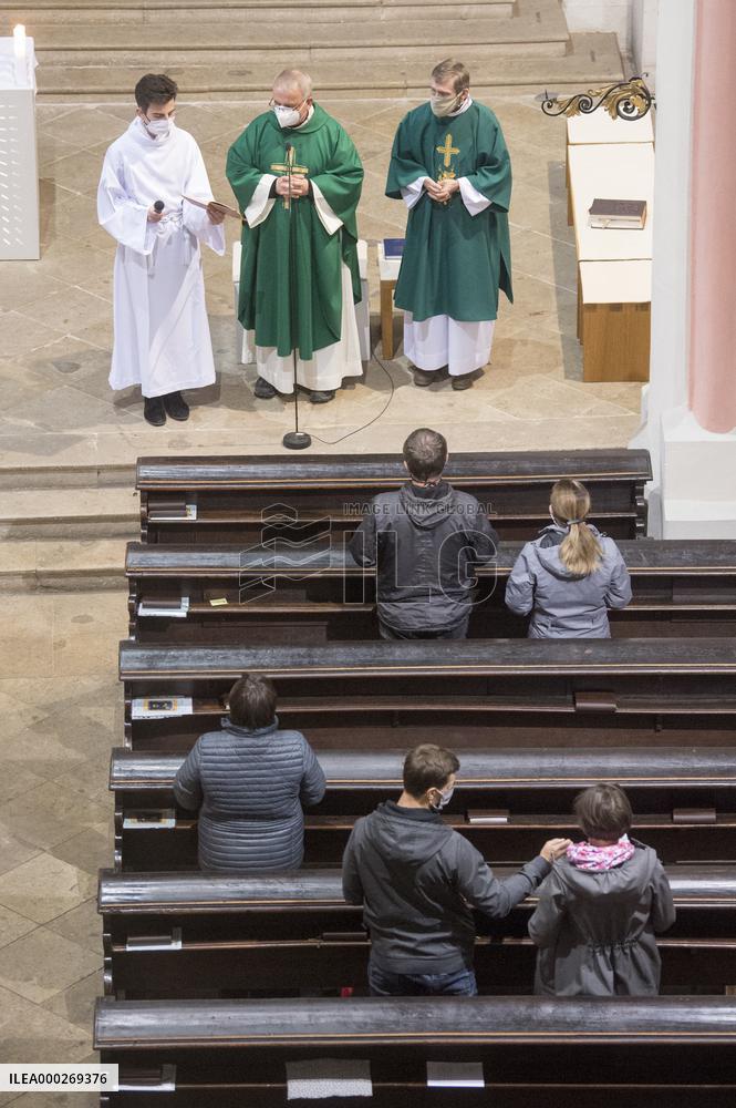 Mass, The church of the Assumption of Virgin Mary, priest