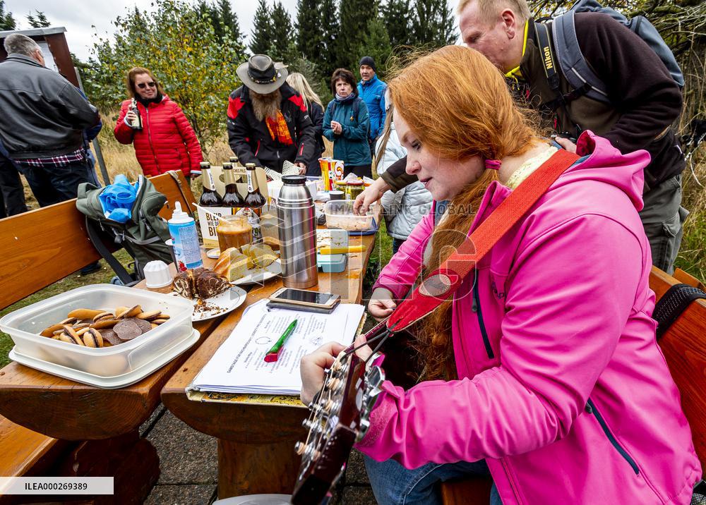 Klinska brana tourist border crossing, Czech-German Partnership Club
