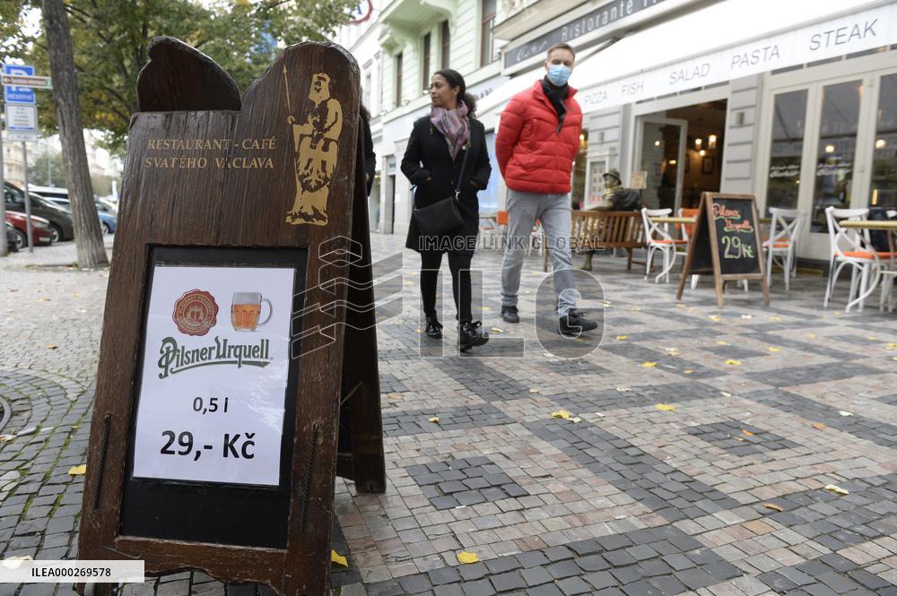 restaurant, Prague, cheap beer, closing restaurants, pubs and bars, coronavirus, COVID-19