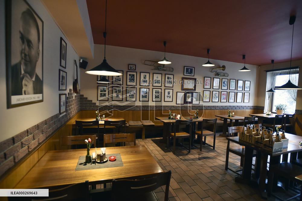 Pub, restaurant Skoda lasky, Prague, state of emergency, new rules, closed