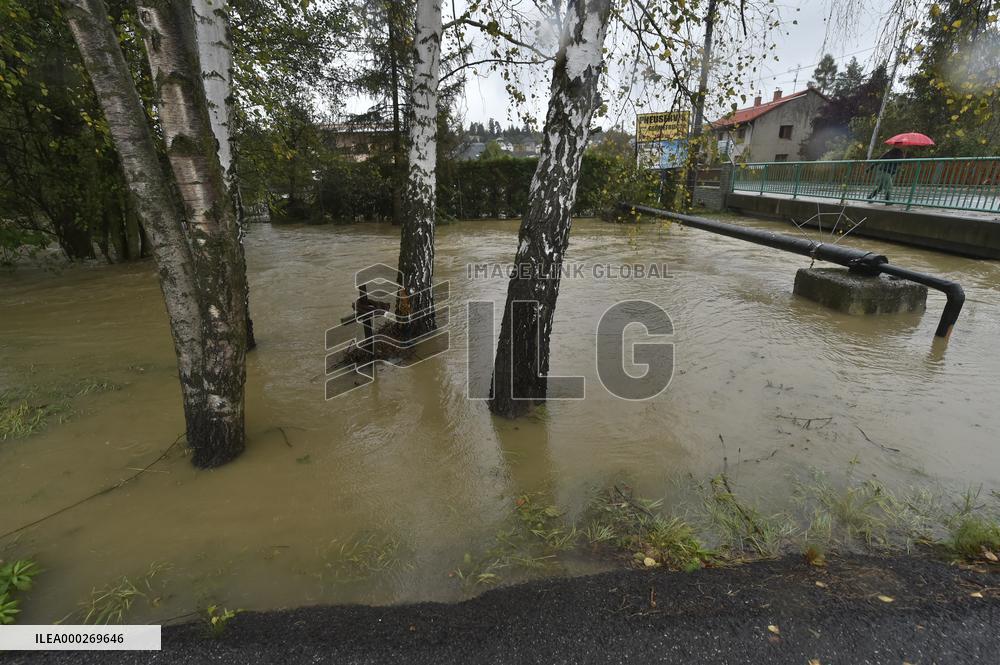 River Porubka, village Vresina, heavy rain, raised water level