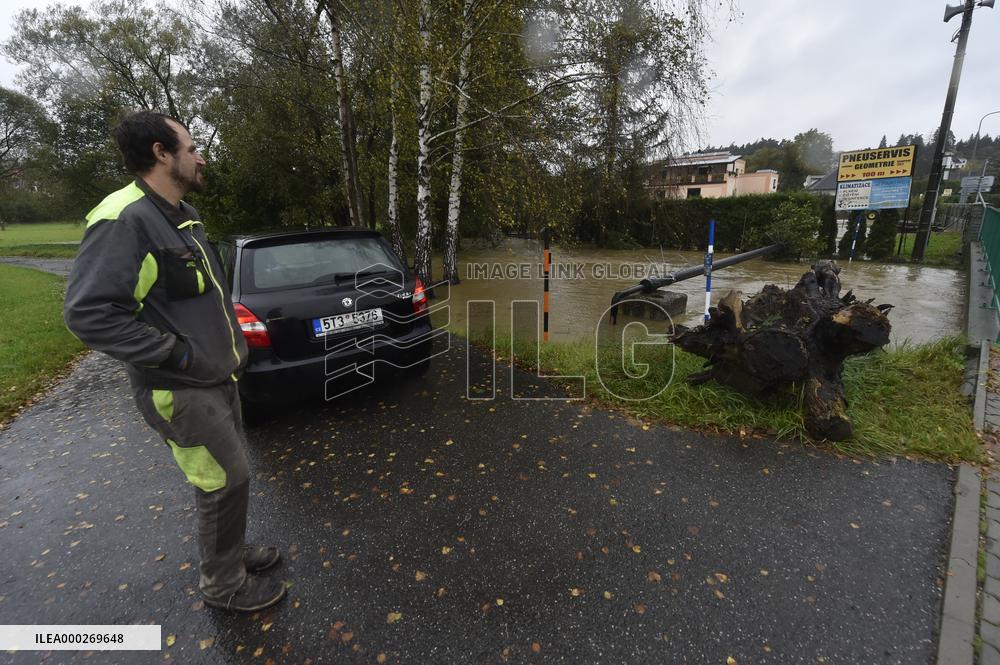 River Porubka, village Vresina, heavy rain, raised water level