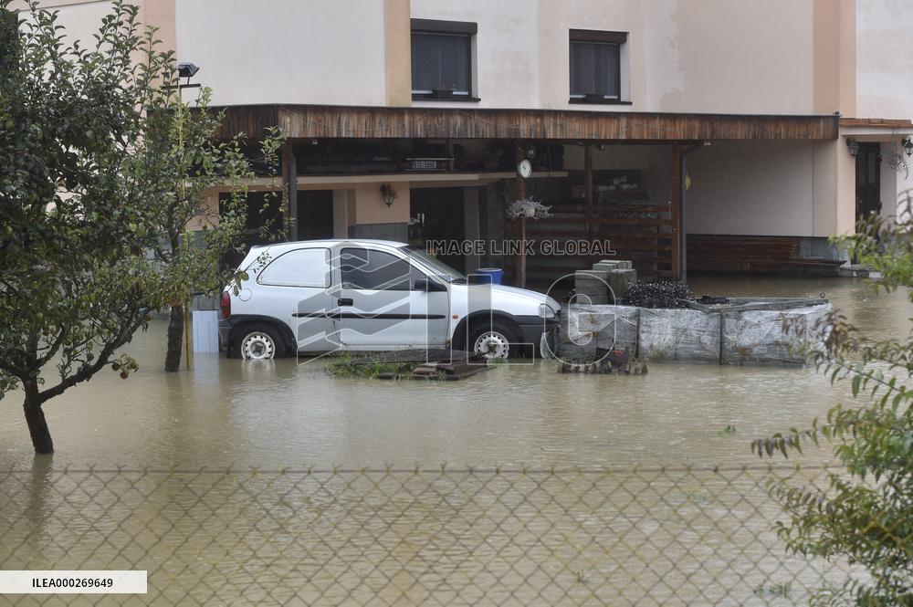 River Porubka, village Vresina, heavy rain, raised water level