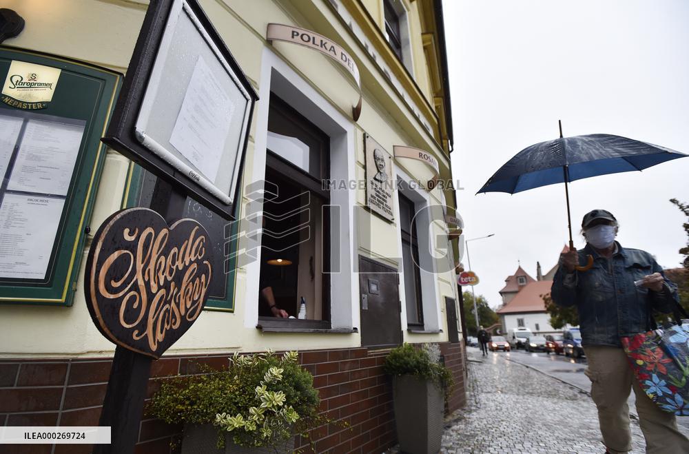 Pub, restaurant Skoda lasky, Prague, state of emergency, new rules, closed