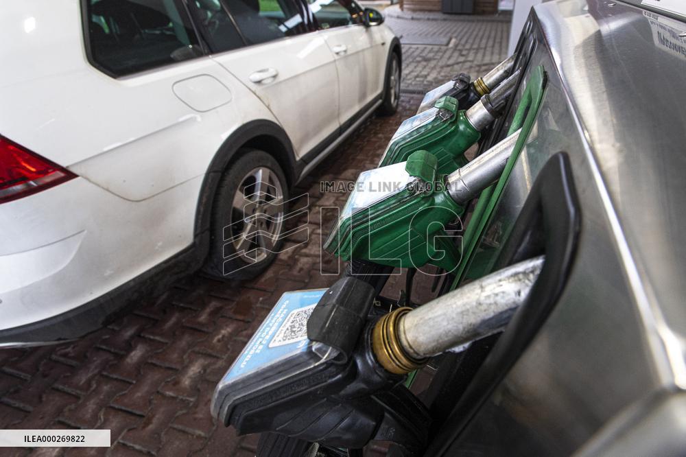 filling station, gas station, fuel, car, vehicle