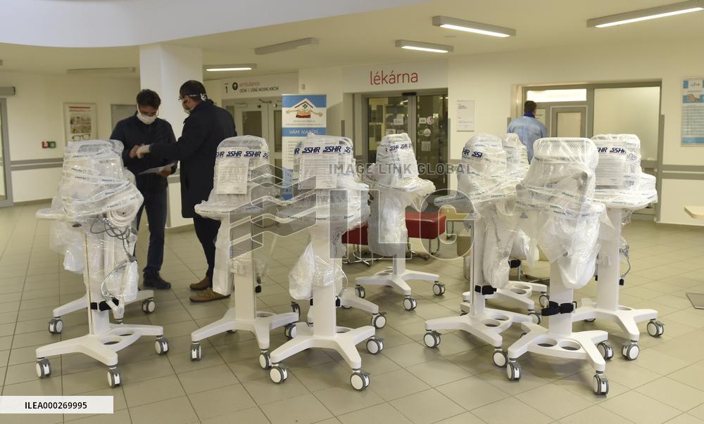 artificial lung ventilation, mechanical, assisted ventilations, lung ventilator, ventilators