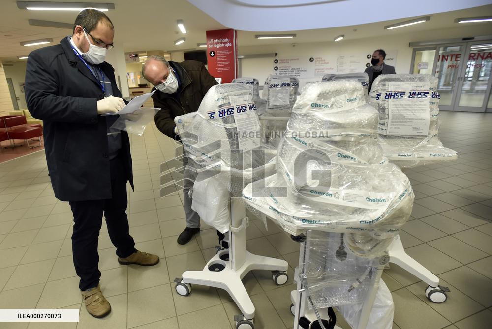 artificial lung ventilation, mechanical, assisted ventilations, lung ventilator, ventilators