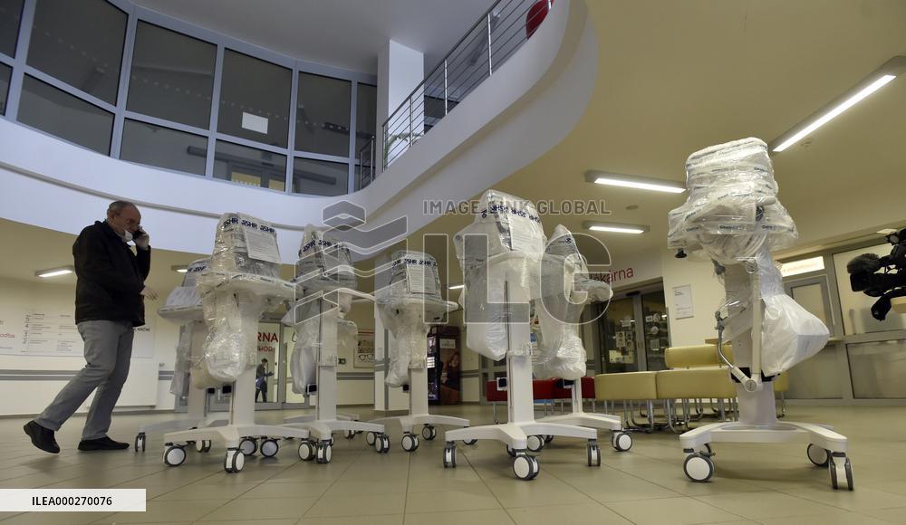 artificial lung ventilation, mechanical, assisted ventilations, lung ventilator, ventilators