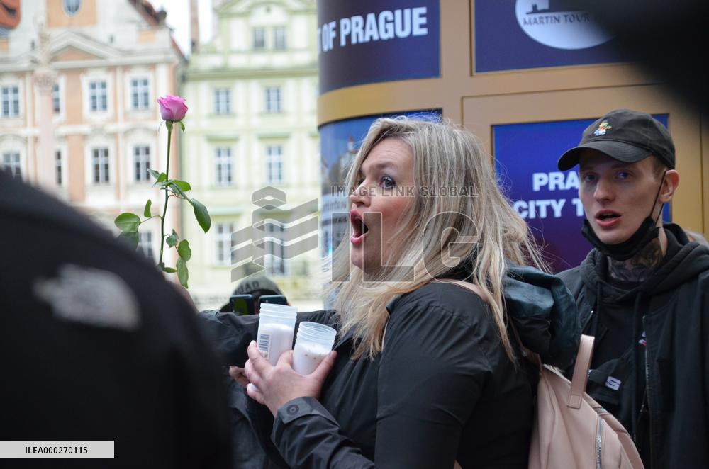 Protesters against COVID measures, Prague, policemen, protest, lockdown measures