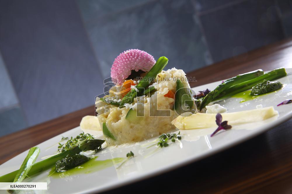 Italian risotto, asparagus, leek, vegetarian food, plate