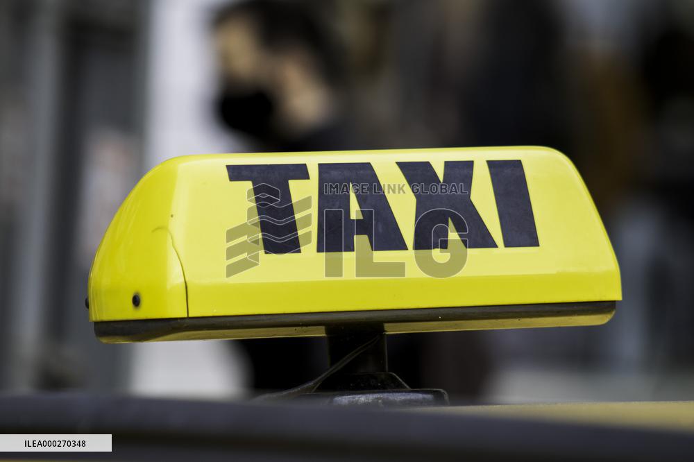 Taxi sign