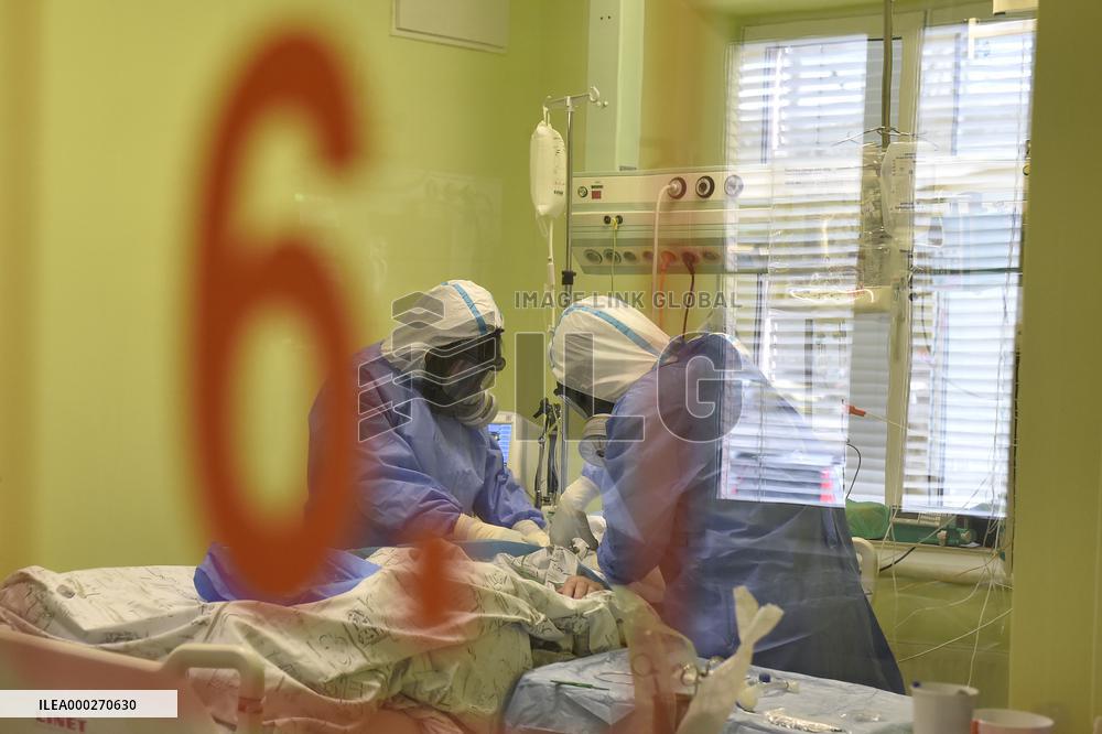 Hospital Krnov, COVID-19, coronavirus, patiens, healthcare workers, tracheostomy