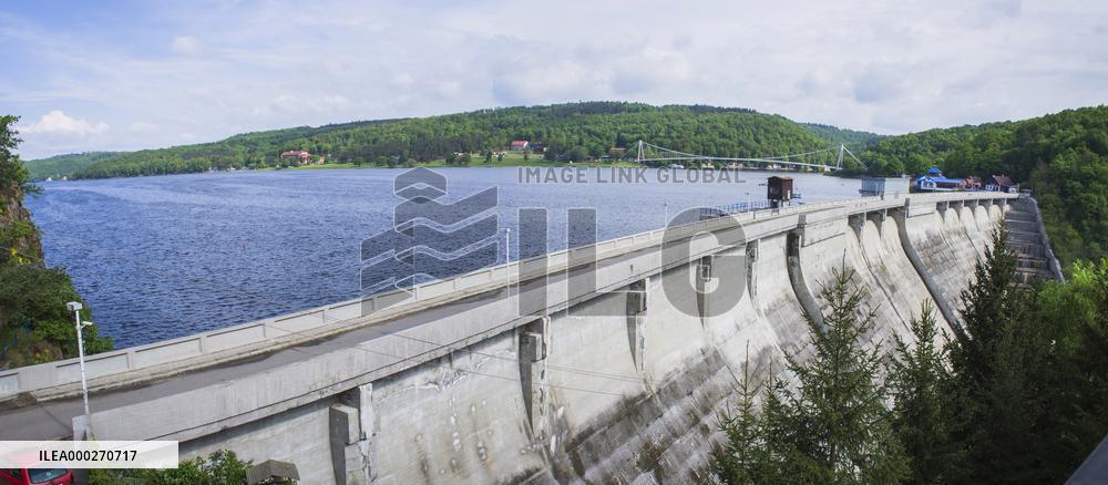 Vranov Dam, suspension footbridge over the Swiss Bay