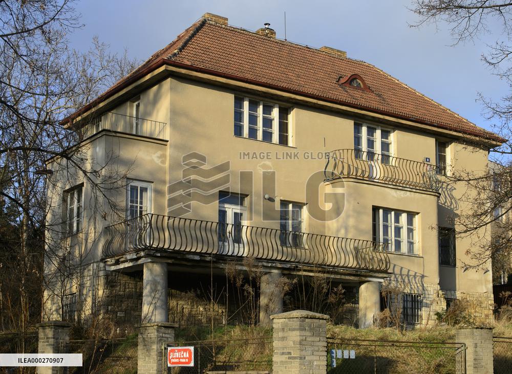 President office's head Vratislav Mynar violated building law, villa