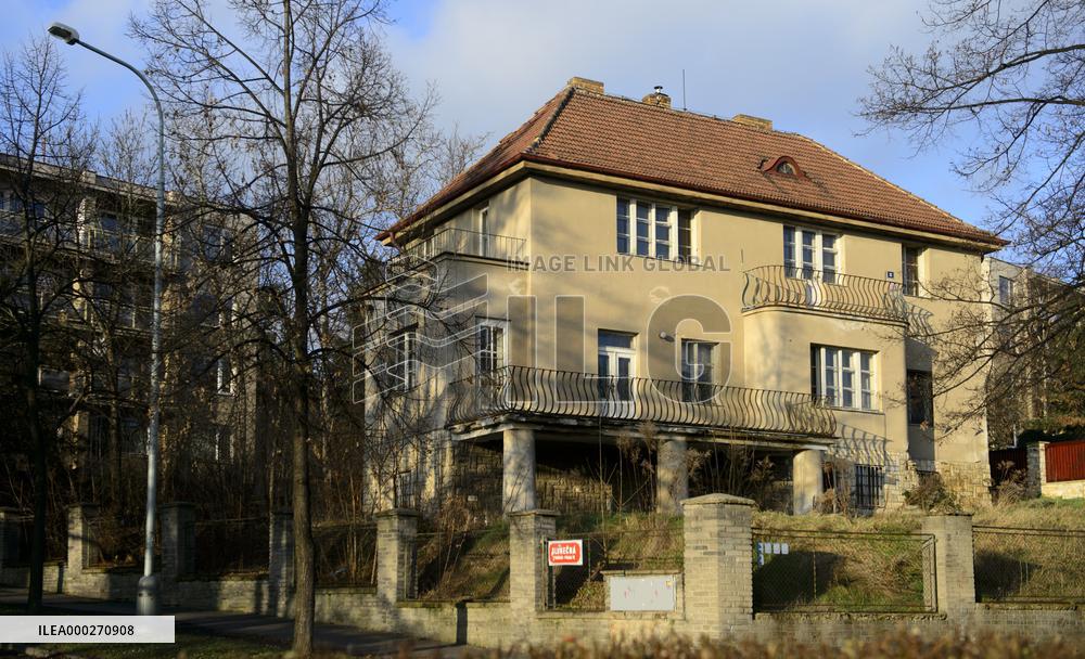 President office's head Vratislav Mynar violated building law, villa