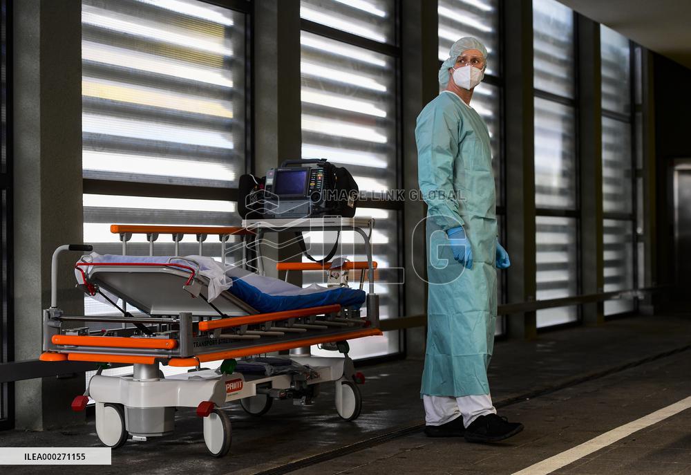 transport of ten ventilated patients with coronavirus, stretcher, patient, Motol University Hospital, ambulance, Atego special emergency vehicle