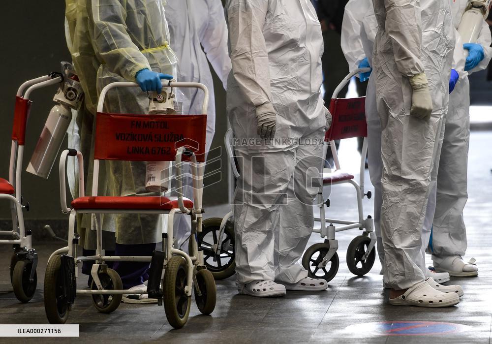 transport of ten ventilated patients with coronavirus, stretcher, patient, Motol University Hospital, ambulance, Atego special emergency vehicle