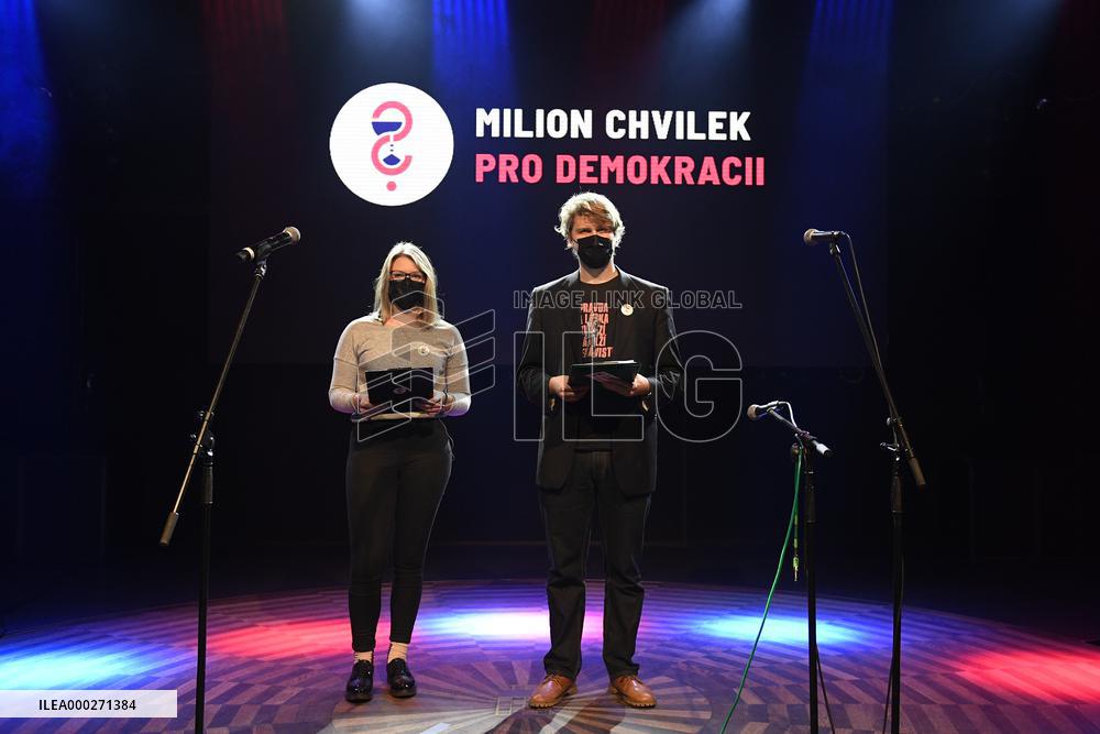 Benjamin Roll, Hana Strasakova, the Year of Change online demonstration