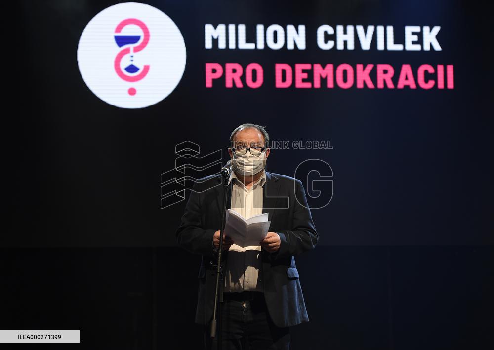 Josef Slerka, the Year of Change online demonstration