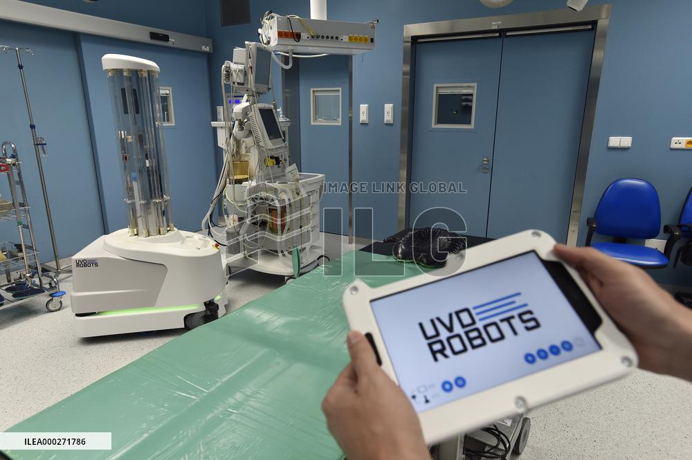 UVC Disinfection Robot, UVD, UV sterillization lamps, disinfectant spray module, against coronavirus, Sainte-Anne Hospital Center, Brno