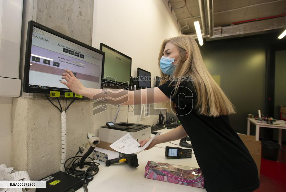 Seller, MALL.CZ, shop, Prague, online shopping