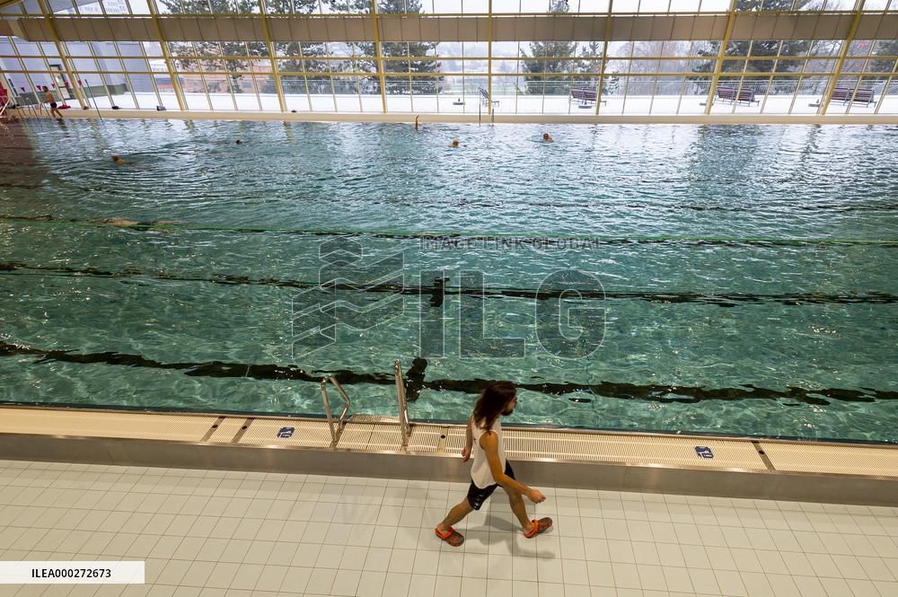 People, swimmers, swimming pool in areal Klise in Usti nad Labem
