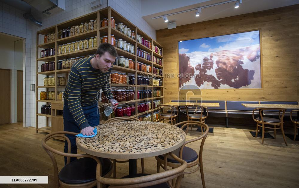 Pub, restaurants Cestr, Prague, employees