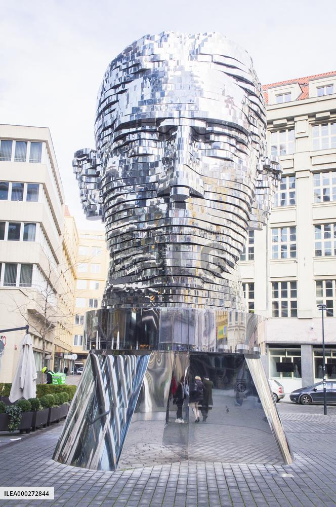 A giant movable bust of Franz Kafka by David Cerny