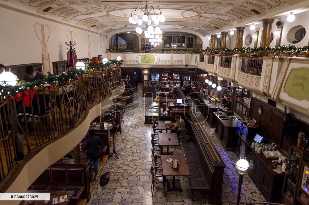 Restaurant and brewery Monopol, Teplice, protest, corona, covid-19 virus government rules