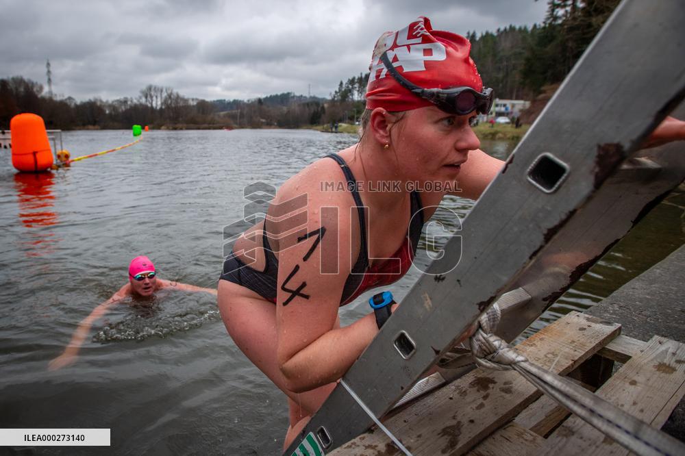 Winter swimmers, cold water, pond Podborny, Nachod