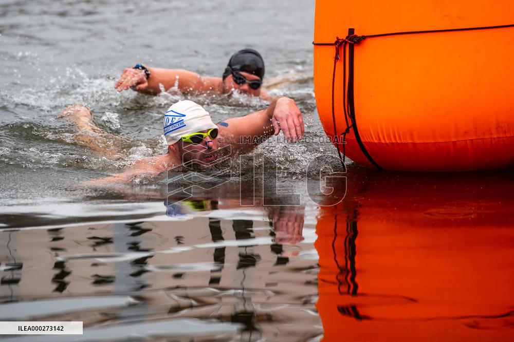 Winter swimmers, cold water, pond Podborny, Nachod