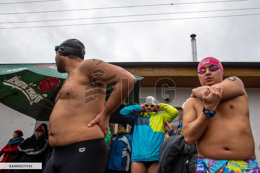 CHUN KONG MAK, MICHAL SLANINA, KRZYSZTOF KUBIAK, winter swimmers, cold water, pond Podborny, Nachod