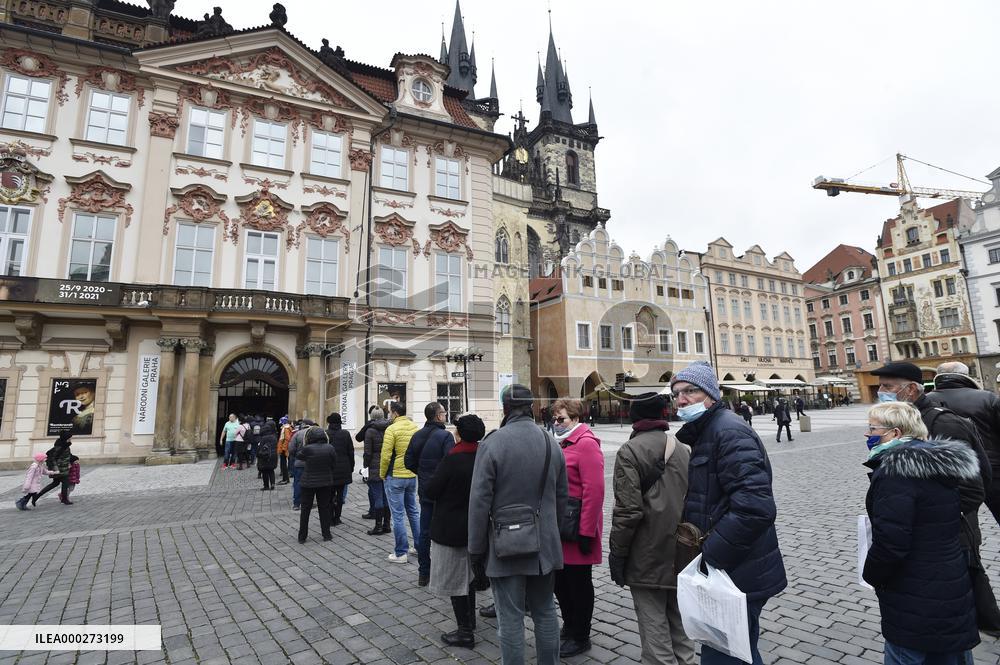 People stand queue for the exhibition Rembrandt: Portrait of a Man