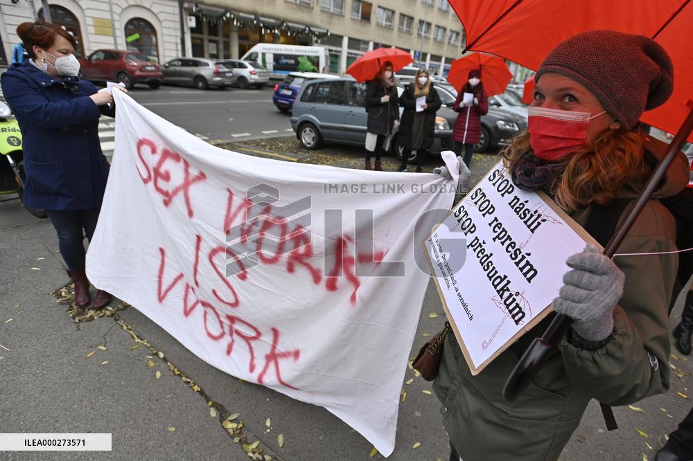 March with red umbrellas