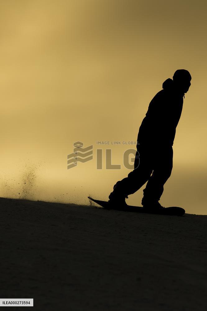 Skiareal Svaty Petr, Spindleruv Mlyn, Czech Republic, snowboarder, skiing, slope