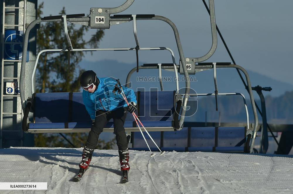 Skiareal Lipno, Bohemian Forest, Sumava, Czech Republic, skiers, chairlift