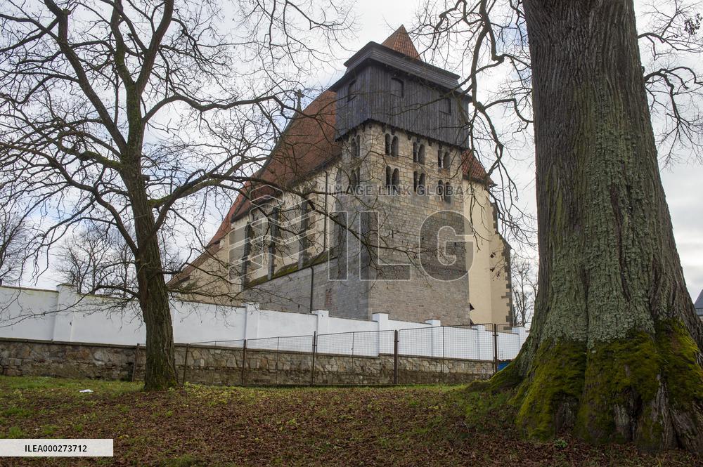 Part of nail of True Cross found in Czech monastery
