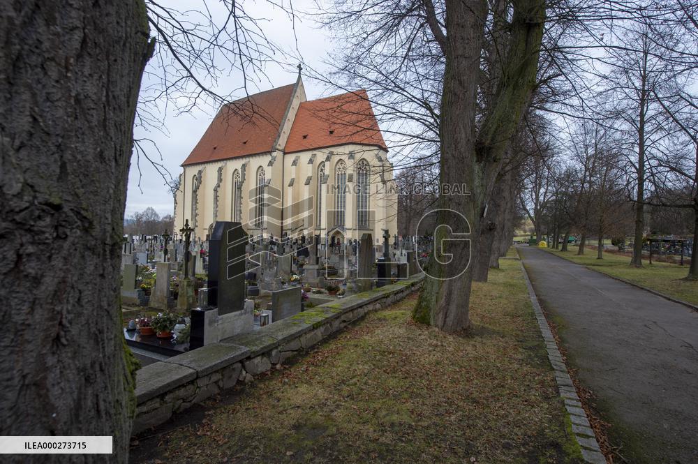 Part of nail of True Cross found in Czech monastery